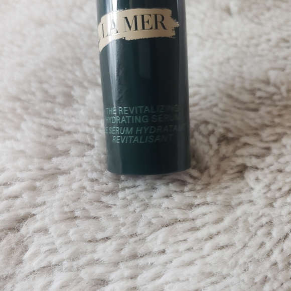 La Mer Revitalizing Hydration Serum - Picture 2 of 5